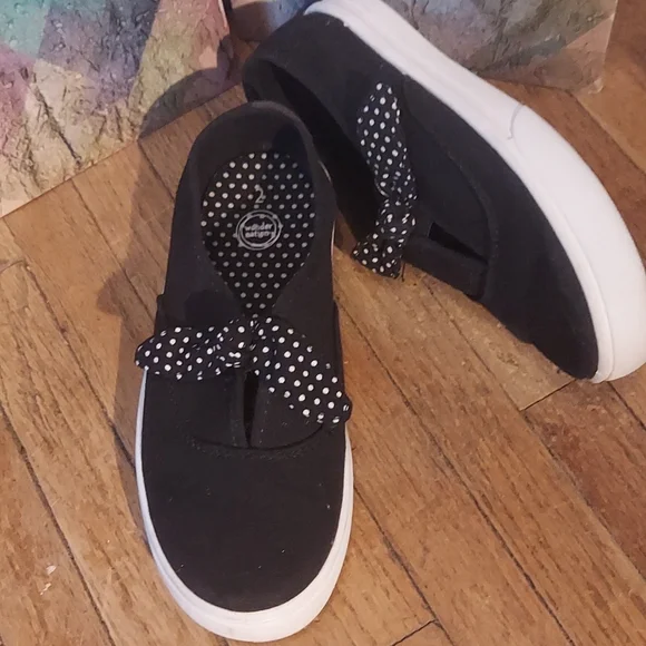 Girls Black slip-ons - Picture 2 of 3